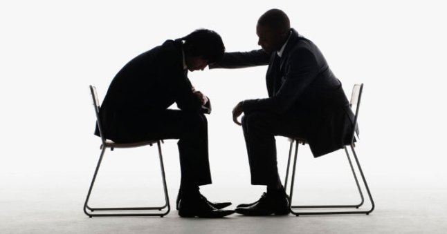 holding-space_businessmen