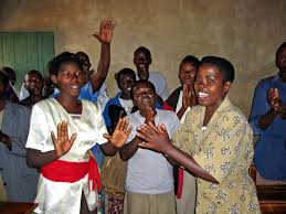 chanter-ensemble-femme-sourit